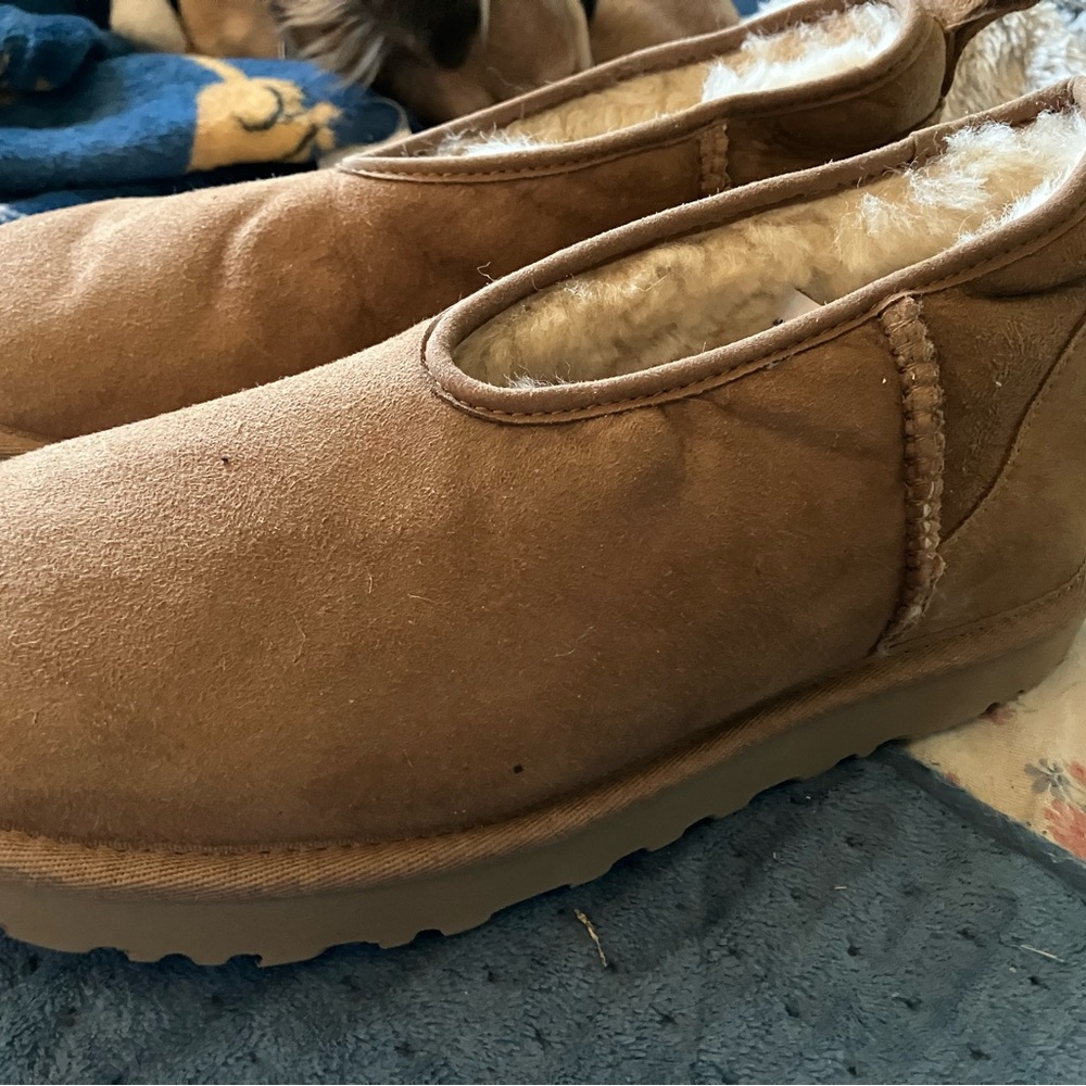 UGG New Never Worn shoe size 9